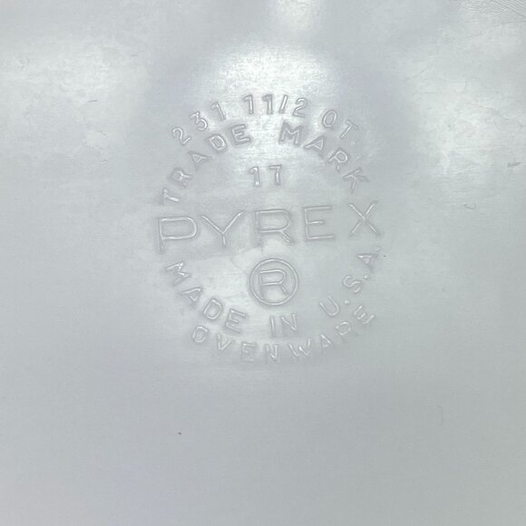 Vintage Pyrex 231 1 1/2 Quart Desert Dawn Yellow Baking Dish - Picture 7 of 11